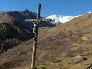 croix avec montagne enneige 